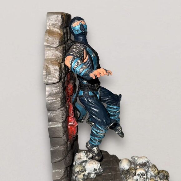 Mortal Kombat 9 Kollector's Edition Scorpion Sub-Zero Bookends Statue Figures - Picture 3 of 16